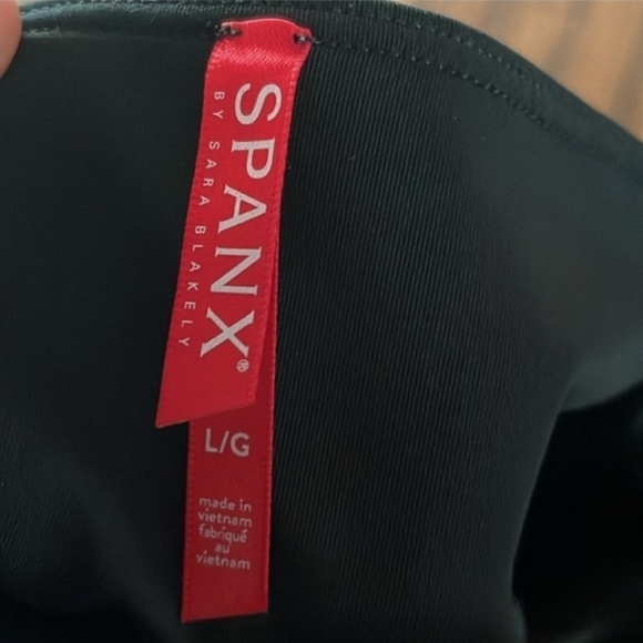 SPANX Glossy Jet Black Leggings - Picture 4 of 6